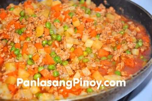 菲律宾鸡配青豆、胡萝卜和土豆食谱gydF4y2Ba