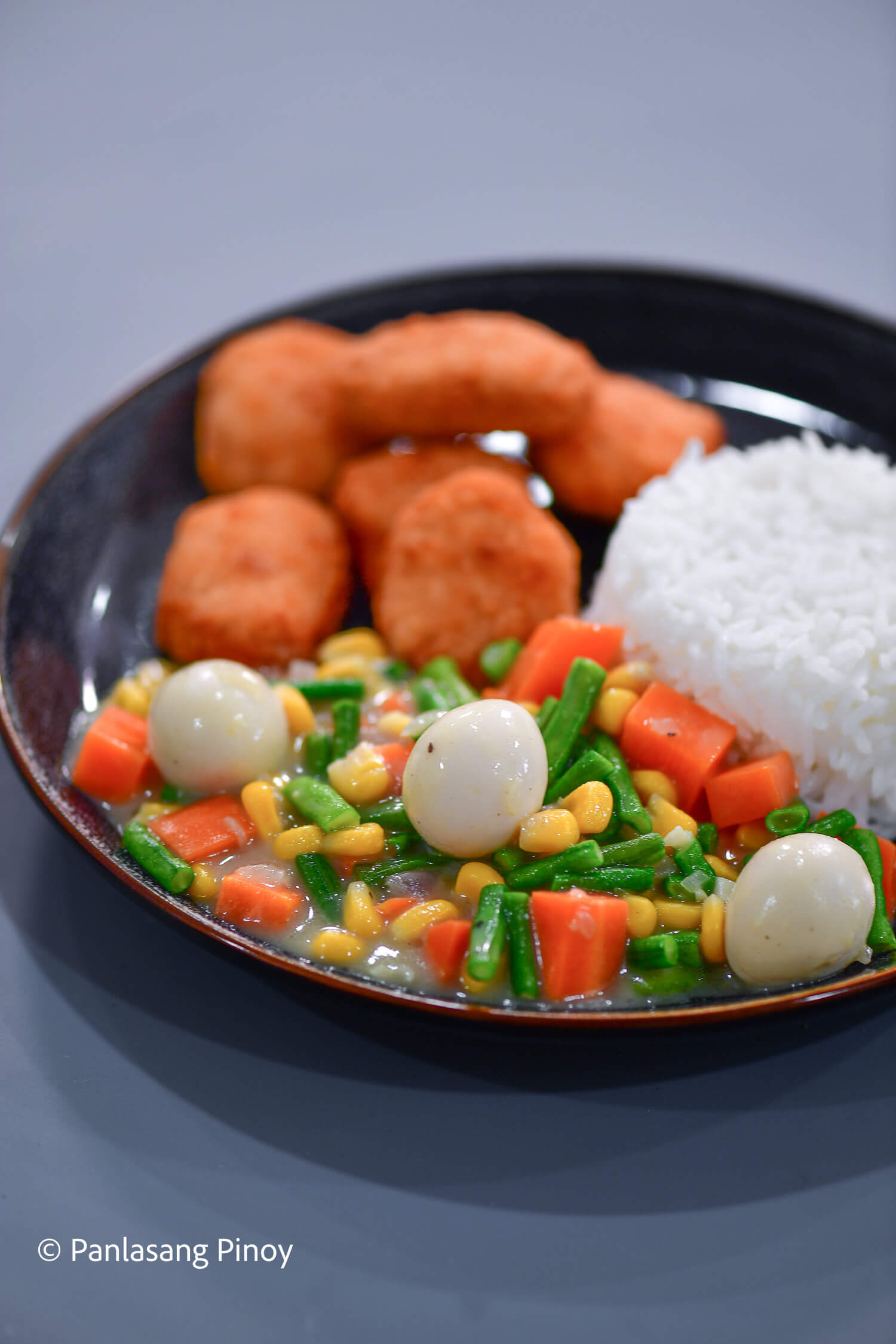 鸡块配米饭和蔬菜gydF4y2Ba